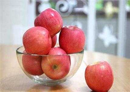 吃苹果对牙龈红肿有用吗（牙龈吃苹果容易出血）