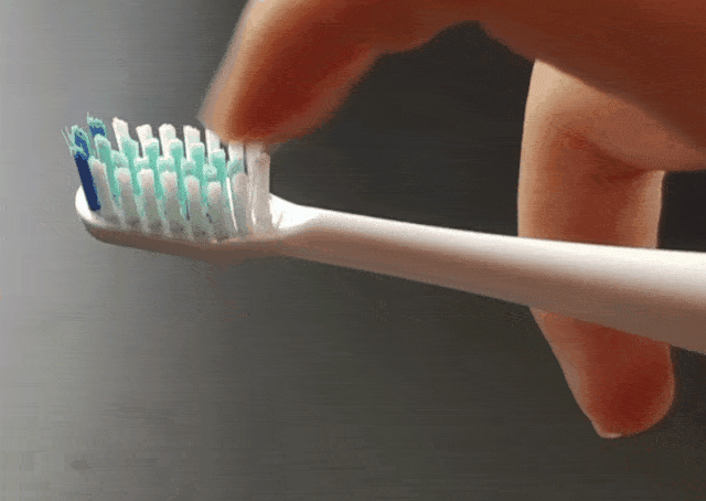 牙刷刷龟头有用吗（牙刷擦牙对牙龈有损害吗）